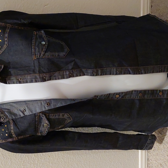 Brand New Button Down Long Sleeve Shirt - Picture 5 of 9